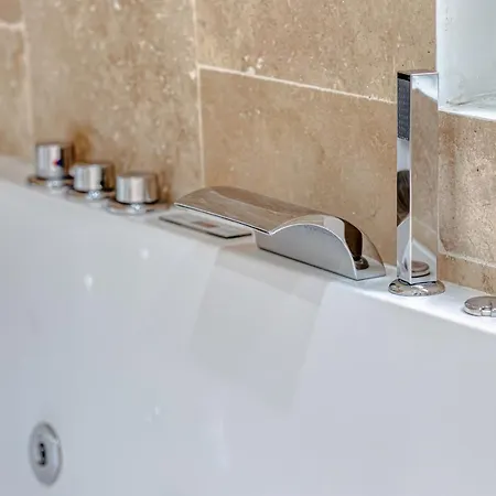 Le Aurelie F2 Avec Baignoire Balneo ! Lägenhet Rouen