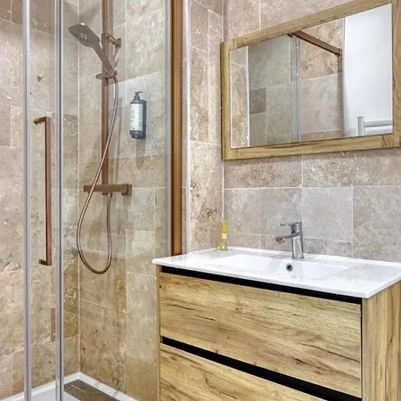 Le Aurelie F2 Avec Baignoire Balneo ! Lägenhet